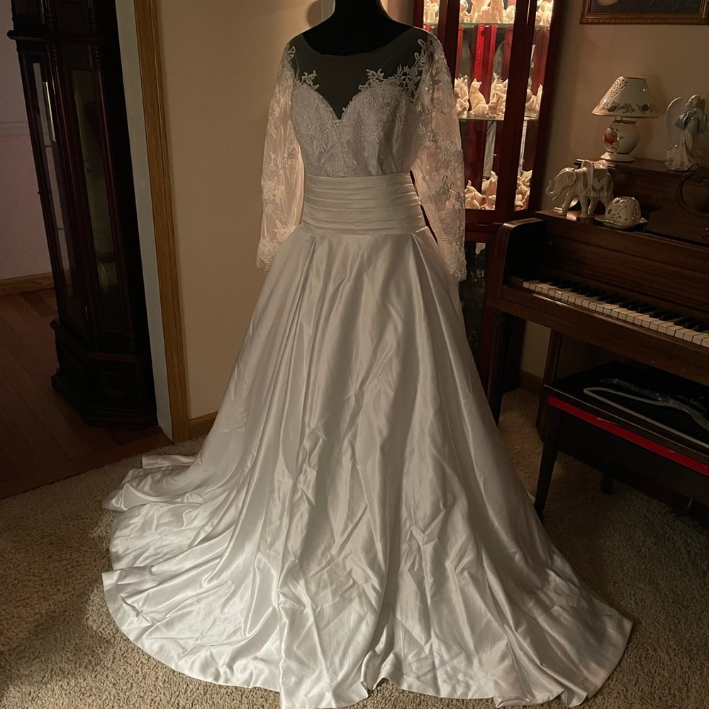 Beautiful Brand New Wedding Dress